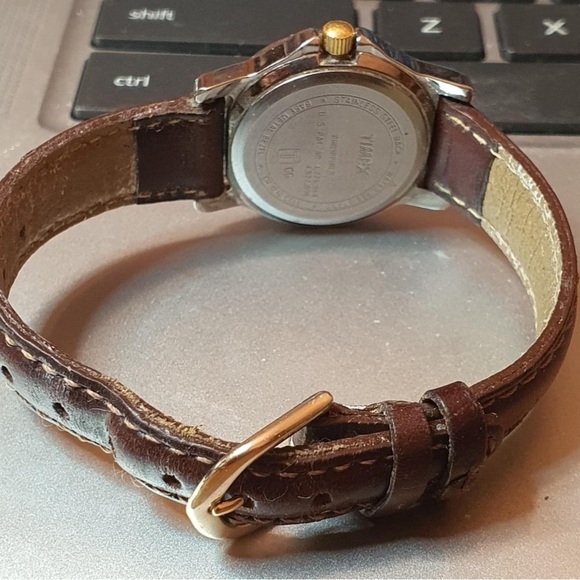 🦋 Carriage by Timex Silver/White Leather Women's Watch - Picture 2 of 3